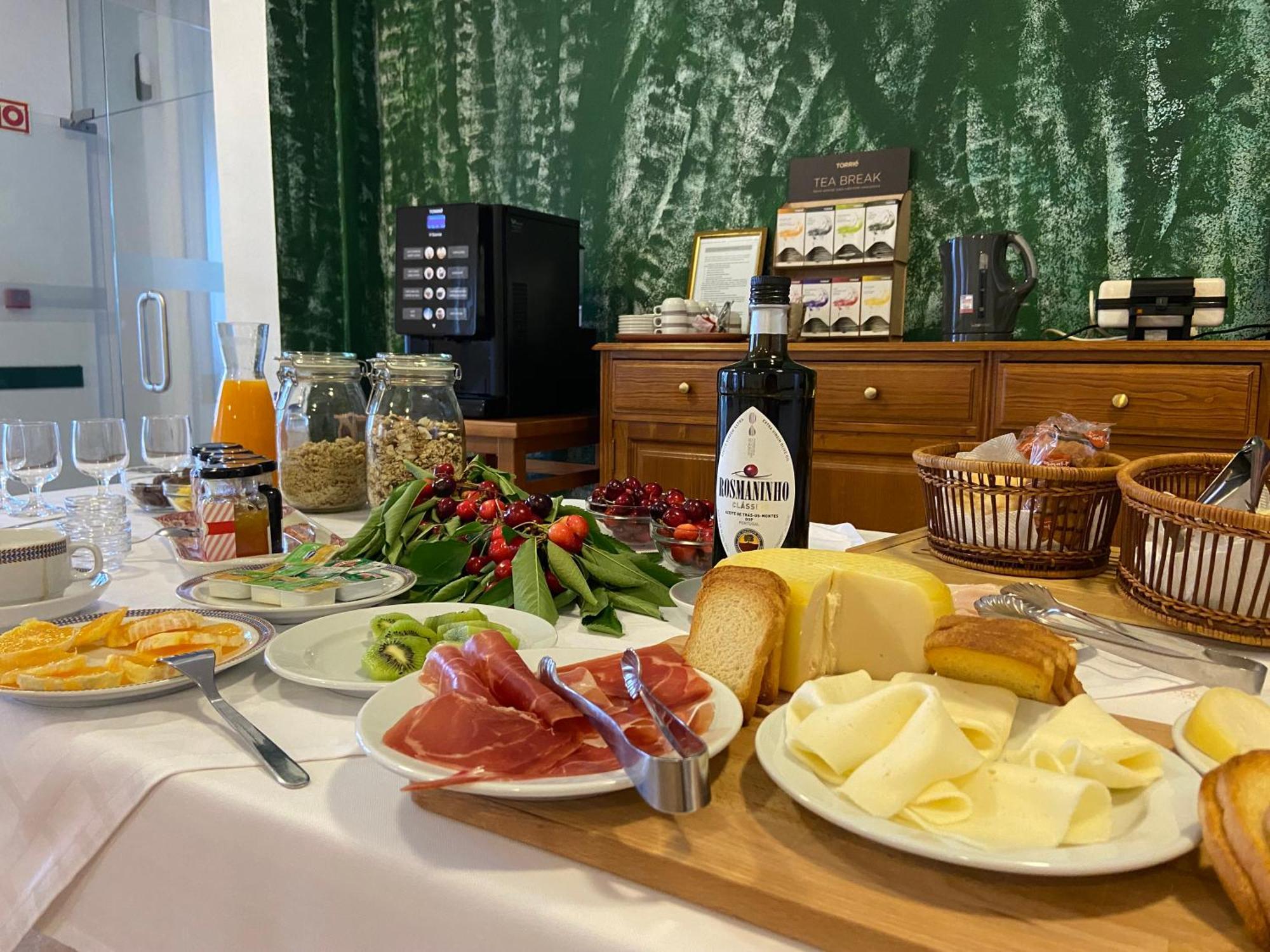 Vinhais Hotel Екстер'єр фото